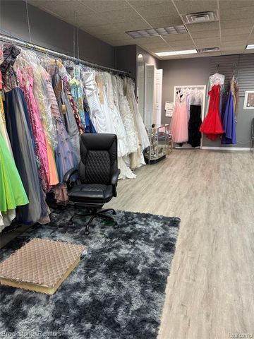 23059 Woodward Avenue, Ferndale, MI 48220