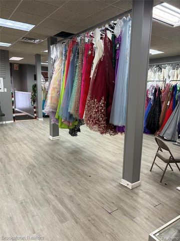 23059 Woodward Avenue, Ferndale, MI 48220