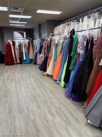 23059 Woodward Avenue, Ferndale, MI 48220