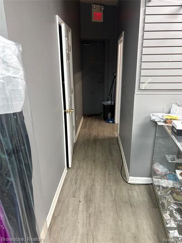 23059 Woodward Avenue, Ferndale, MI 48220