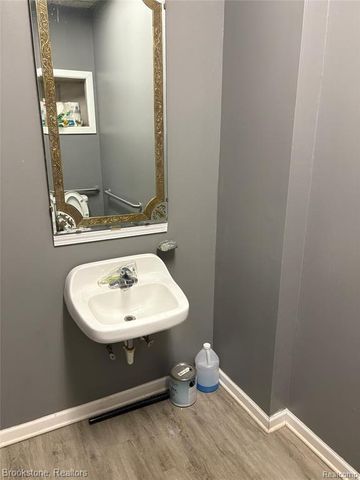 23059 Woodward Avenue, Ferndale, MI 48220