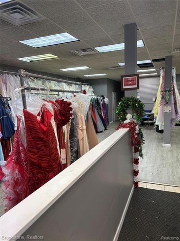 23059 Woodward Avenue, Ferndale, MI 48220