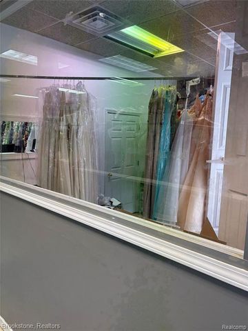 23059 Woodward Avenue, Ferndale, MI 48220