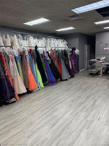 23059 Woodward Avenue, Ferndale, MI 48220