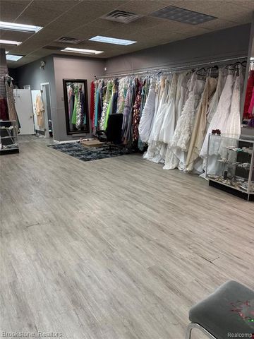 23059 Woodward Avenue, Ferndale, MI 48220