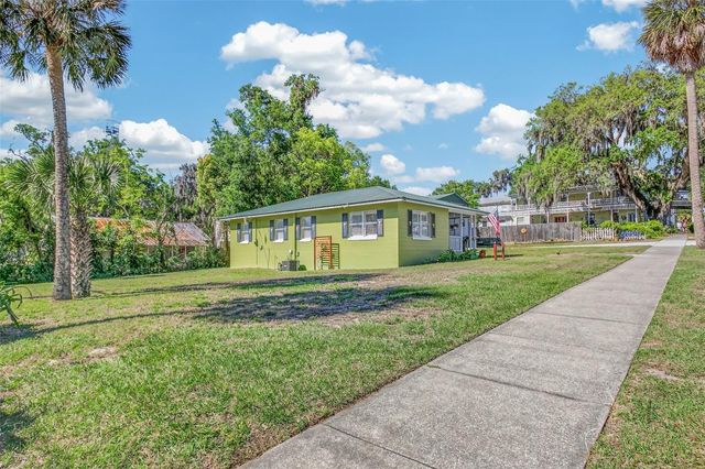 105 CENTRAL AVENUE, Crescent City, FL 32112
