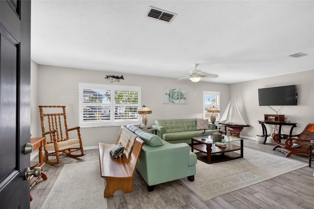 105 CENTRAL AVENUE, Crescent City, FL 32112