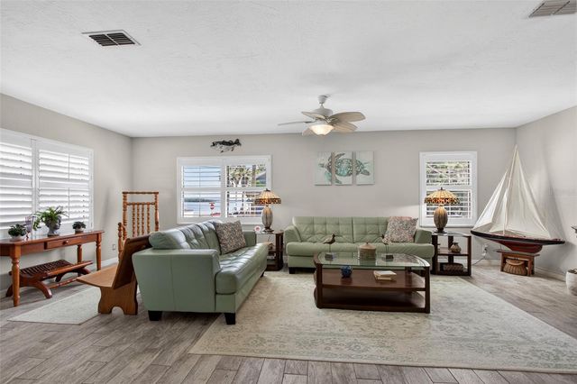 105 CENTRAL AVENUE, Crescent City, FL 32112