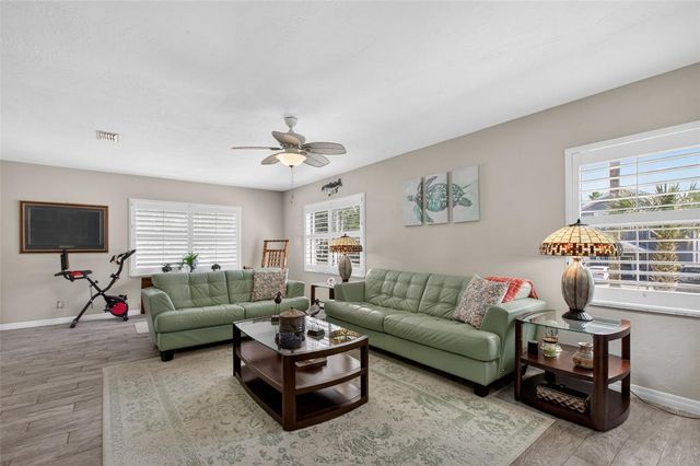 105 CENTRAL AVENUE, Crescent City, FL 32112