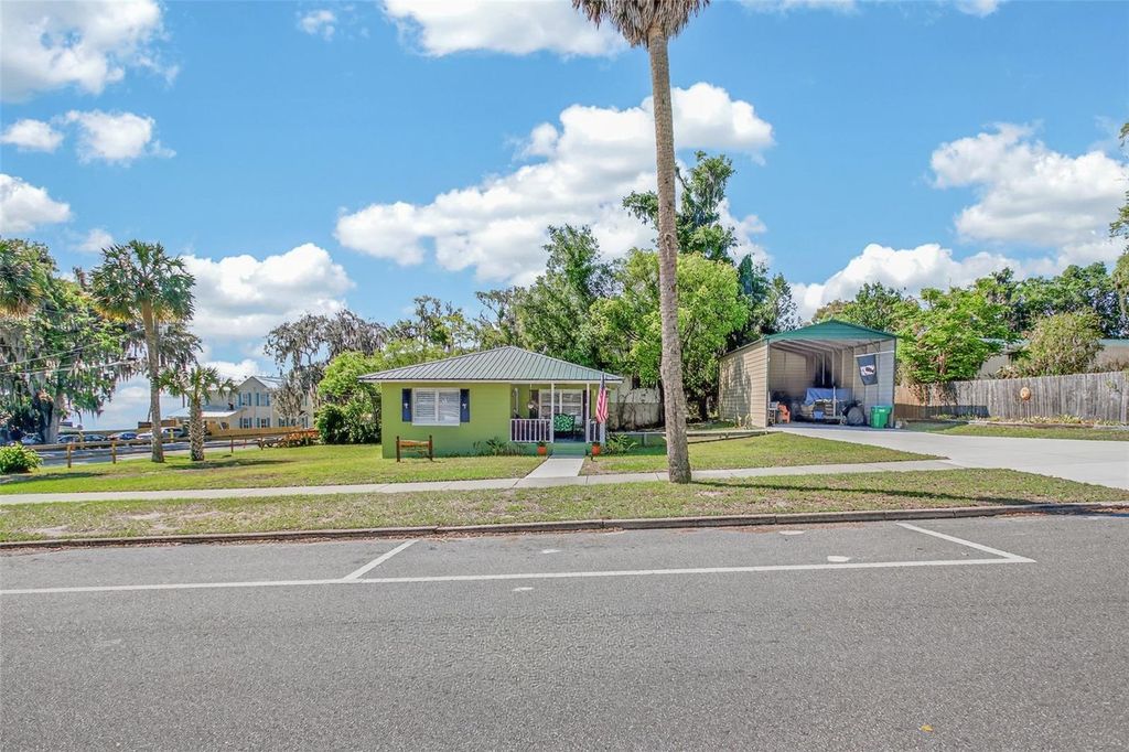 105 CENTRAL AVENUE, Crescent City, FL 32112
