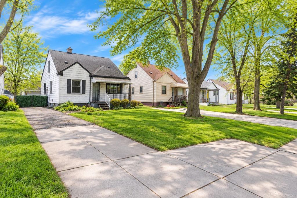 2980 Greenfield Road, Berkley, MI 48072
