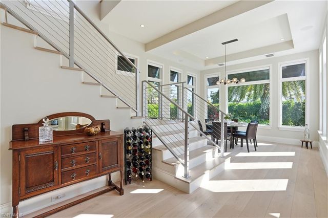 725 Harbour DR, Naples, FL 34103