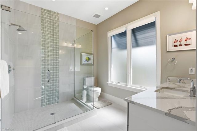 725 Harbour DR, Naples, FL 34103