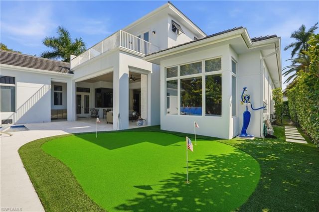 725 Harbour DR, Naples, FL 34103