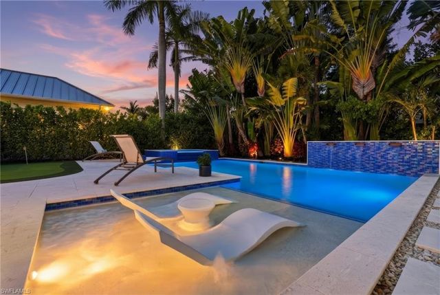 725 Harbour DR, Naples, FL 34103