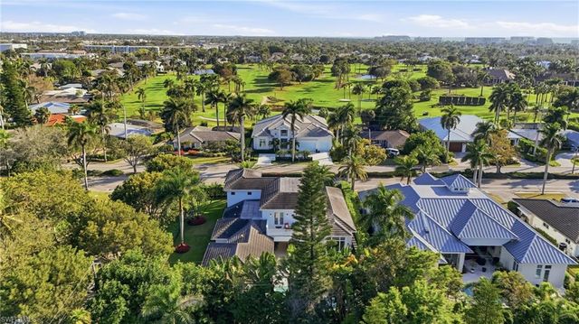 725 Harbour DR, Naples, FL 34103