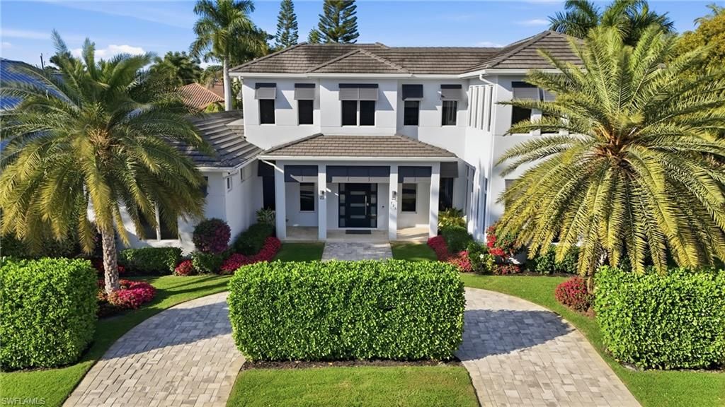725 Harbour DR, NAPLES, FL 34103 — photo 2