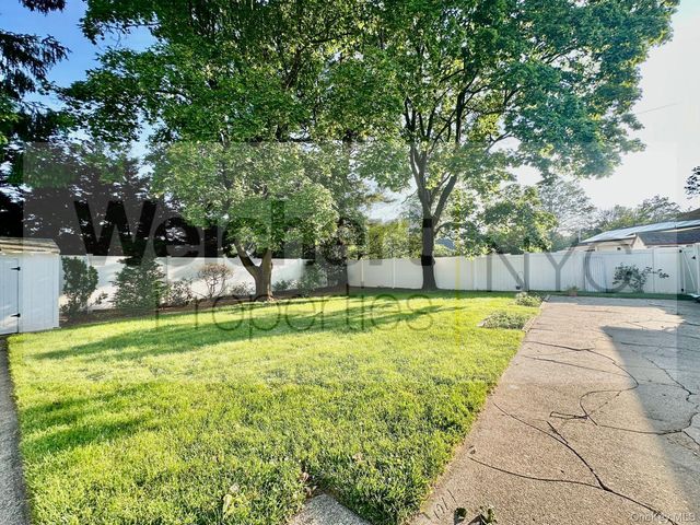 211 W 22nd, Huntington Station, NY 11746