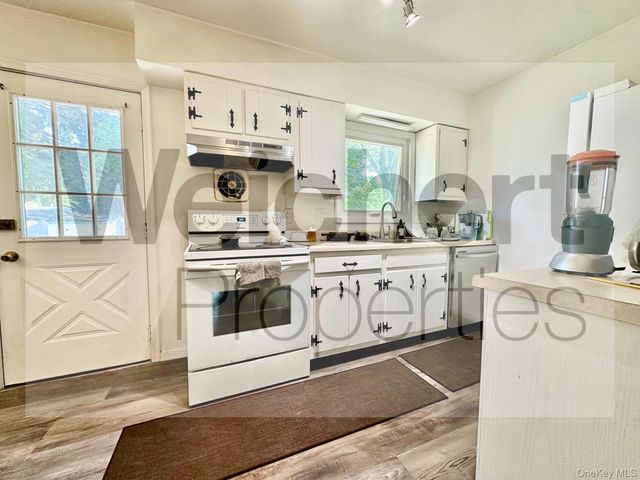 211 W 22nd, Huntington Station, NY 11746