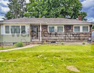 211 W 22nd, Huntington Station, NY 11746