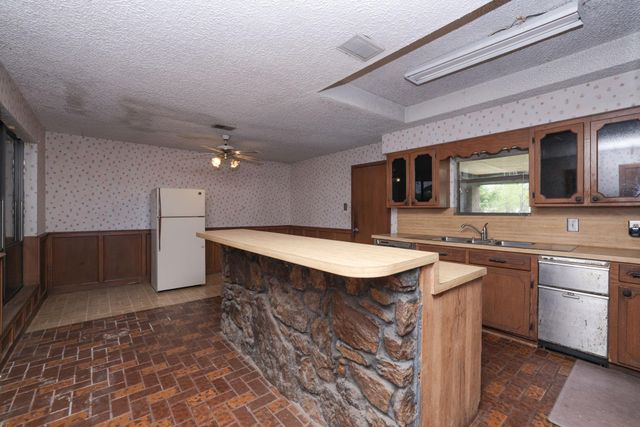 7807 Pecan Forest Lane, Baytown, TX 77521