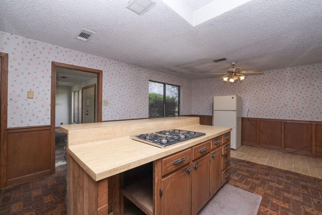 7807 Pecan Forest Lane, Baytown, TX 77521