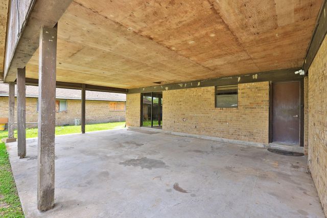 7807 Pecan Forest Lane, Baytown, TX 77521