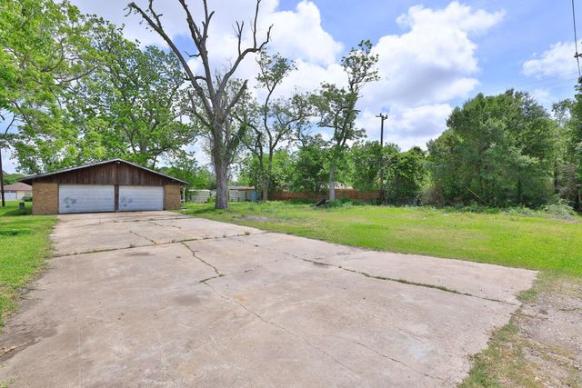 7807 Pecan Forest Lane, Baytown, TX 77521