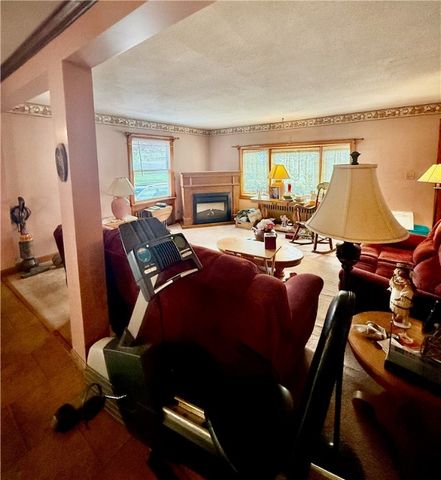 48 Hambly Road, Tiverton, RI 02878