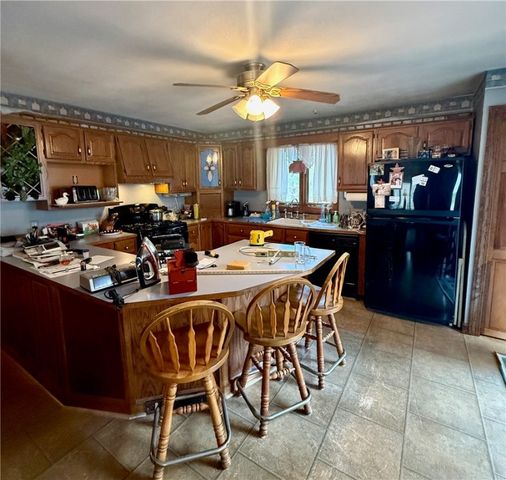 48 Hambly Road, Tiverton, RI 02878