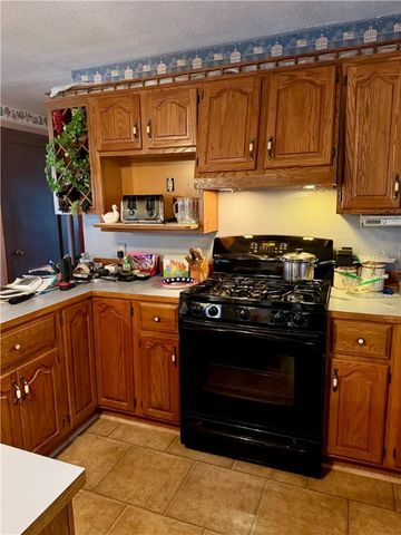 48 Hambly Road, Tiverton, RI 02878