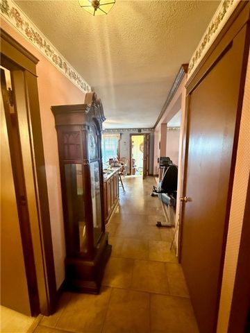 48 Hambly Road, Tiverton, RI 02878