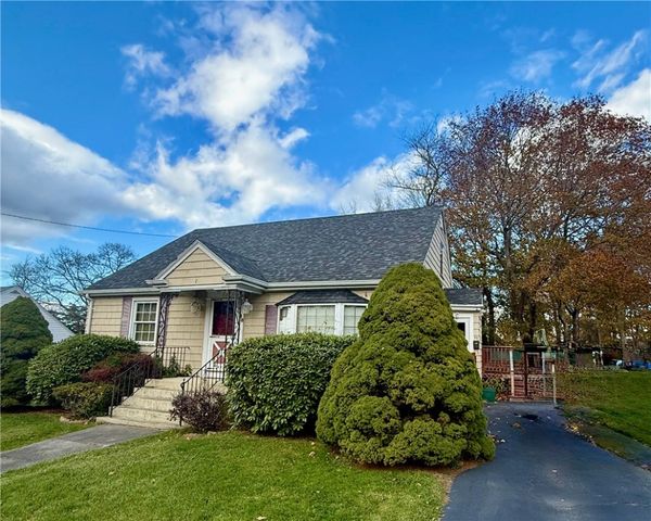 48 Hambly Road, Tiverton, RI 02878