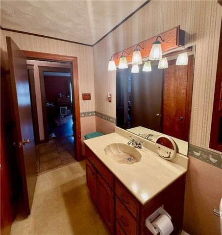 48 Hambly Road, Tiverton, RI 02878