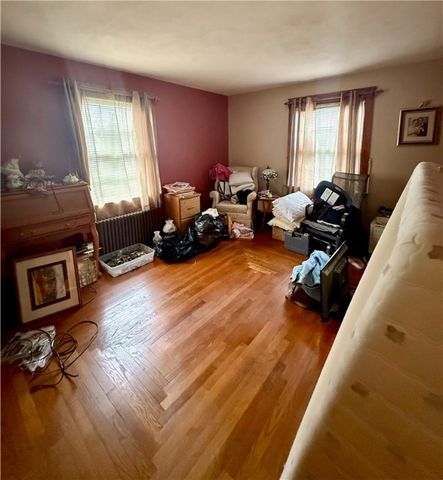 48 Hambly Road, Tiverton, RI 02878