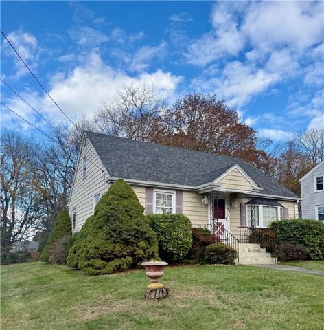 48 Hambly Road, Tiverton, RI 02878