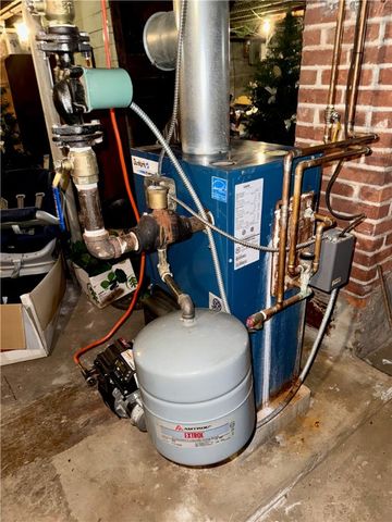 48 Hambly Road, Tiverton, RI 02878