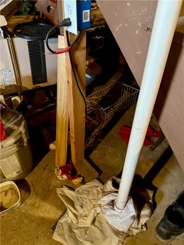 48 Hambly Road, Tiverton, RI 02878