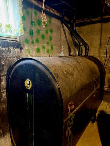 48 Hambly Road, Tiverton, RI 02878