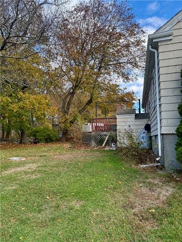 48 Hambly Road, Tiverton, RI 02878