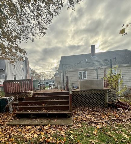 48 Hambly Road, Tiverton, RI 02878