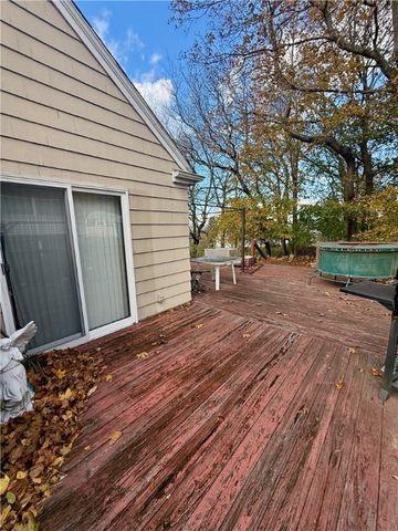 48 Hambly Road, Tiverton, RI 02878