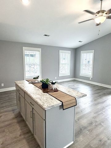 455 Shelby St, Clarksville, TN 37042