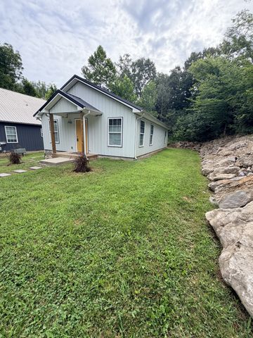455 Shelby St, Clarksville, TN 37042
