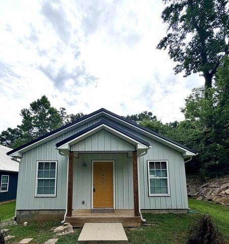 455 Shelby St, Clarksville, TN 37042
