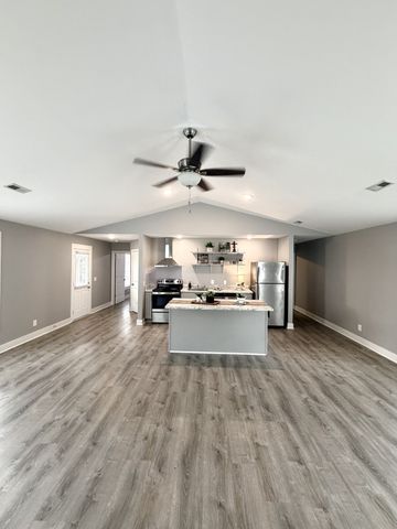 455 Shelby St, Clarksville, TN 37042