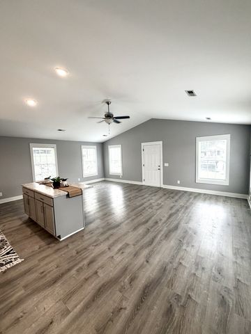 455 Shelby St, Clarksville, TN 37042