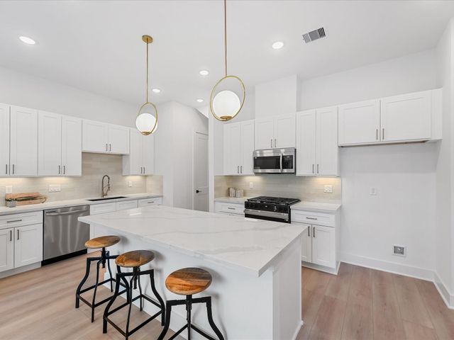 5016 Golden Forest Drive, Houston, TX 77091