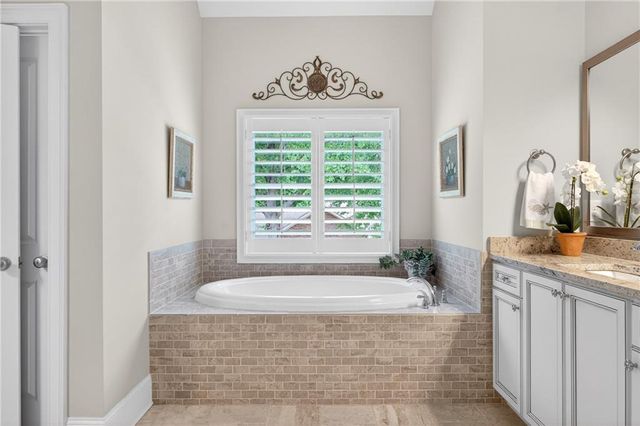 4221 Dogwood Bend Terrace, Berkeley Lake, GA 30096