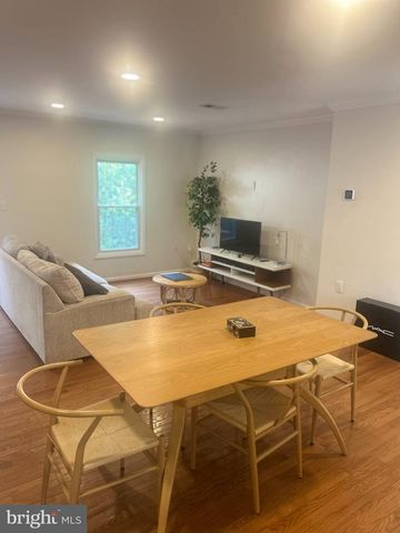 5664 CABELLS MILL CT, Centreville, VA 20120